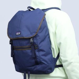Patagonia Arbor Classic Pack 25L in navy
